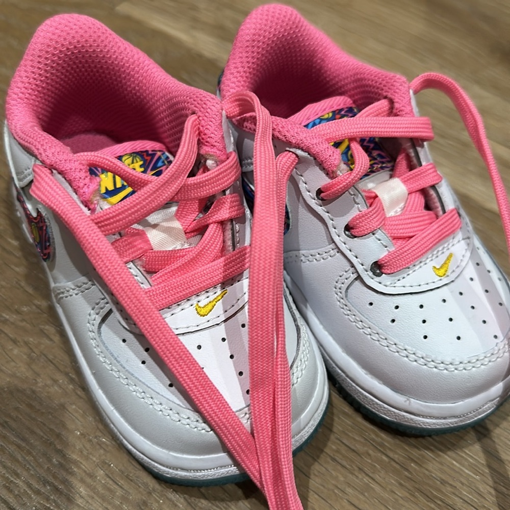 Nikes - Picture 4 of 4